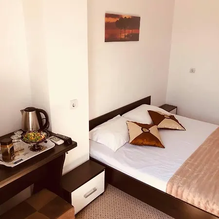 Casa Lorenzo Hotel *